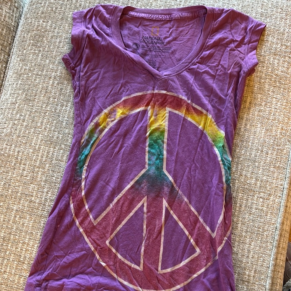 National Geographic peace T-shirt size small